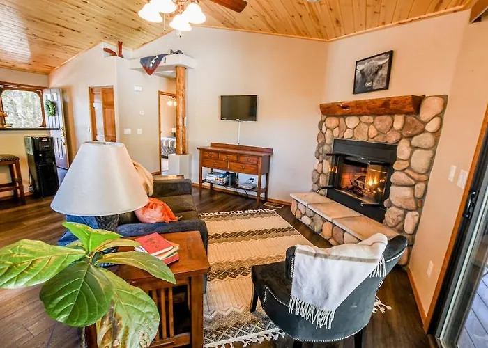 Rodeo In The Pines, 5 Minutes Away Restaurants, And Lakes And Hiking *
