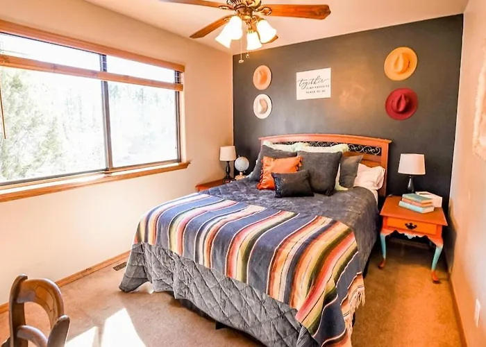 Rodeo In The Pines, 5 Minutes Away Restaurants, And Lakes And Hiking *
